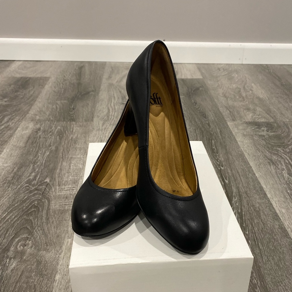 Sofft Comfort by Design Black Leather Heels SZ 8

￼